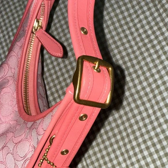 Authentic Coach Pink Signature Shoulder Bag - Picture 3 of 8